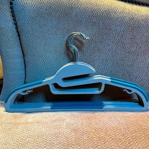 SLIM LINE Non Slip Hangers 10 pack- STURDY, GENTLY USED